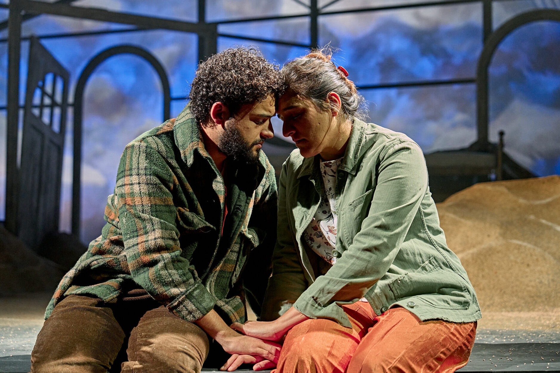 Alfred Clay and Roxy Faridany in The Beekeeper of Aleppo (Photo: Manuel Harlan)