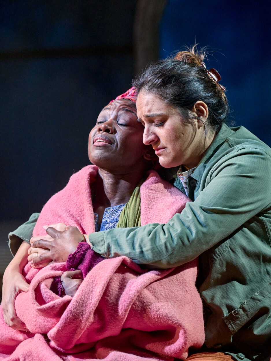 Nadia Williams and Roxy Faridany in The Beekeeper of Aleppo (Photo: Manuel Harlan)